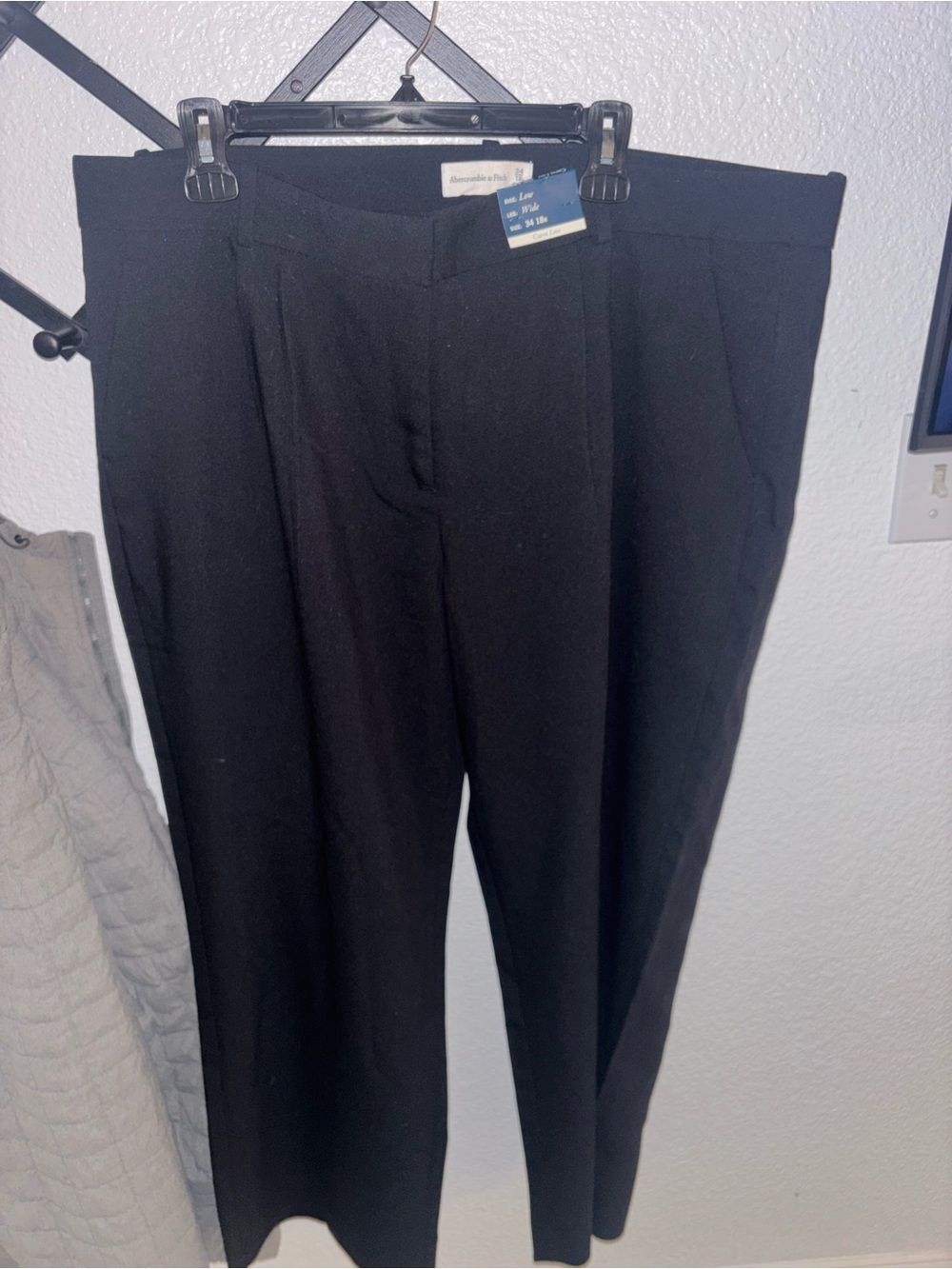 Abercrombie Curve Love Low Rise Wide Leg Trouser Pants Black 34 18R NWT - Picture 2 of 4